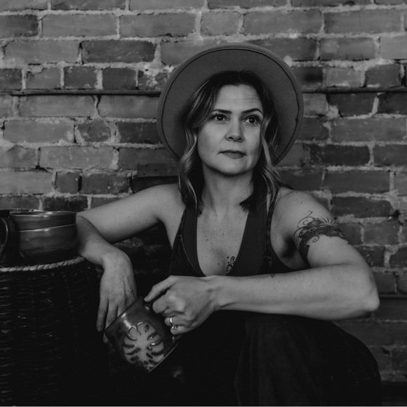 Meet your Posher, April - Picture 2 of 2